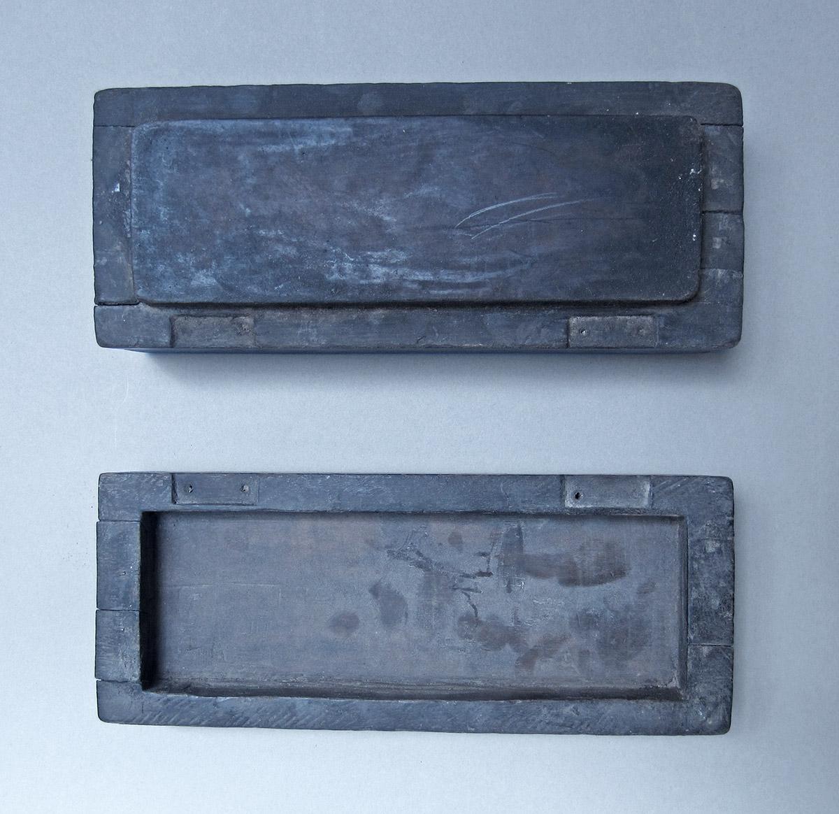 1957.0081.007, Oil stone and box, open