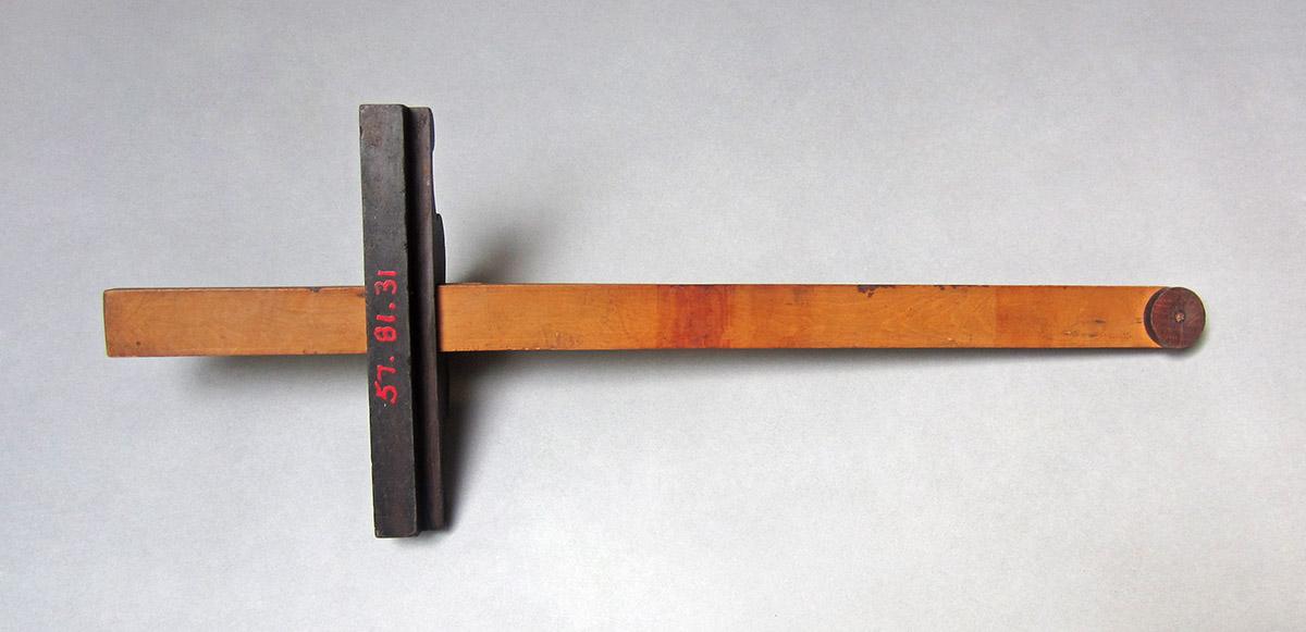 1957.0081.031, Gauge, bottom