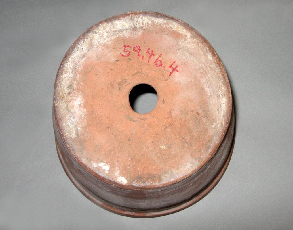 1959.0046.004 Flowerpot underside