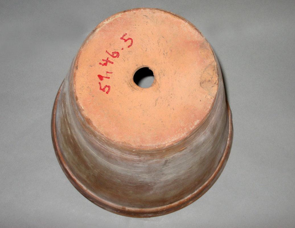 1959.0046.005 Flowerpot underside