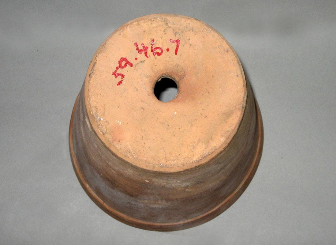 1959.0046.007 Flowerpot underside