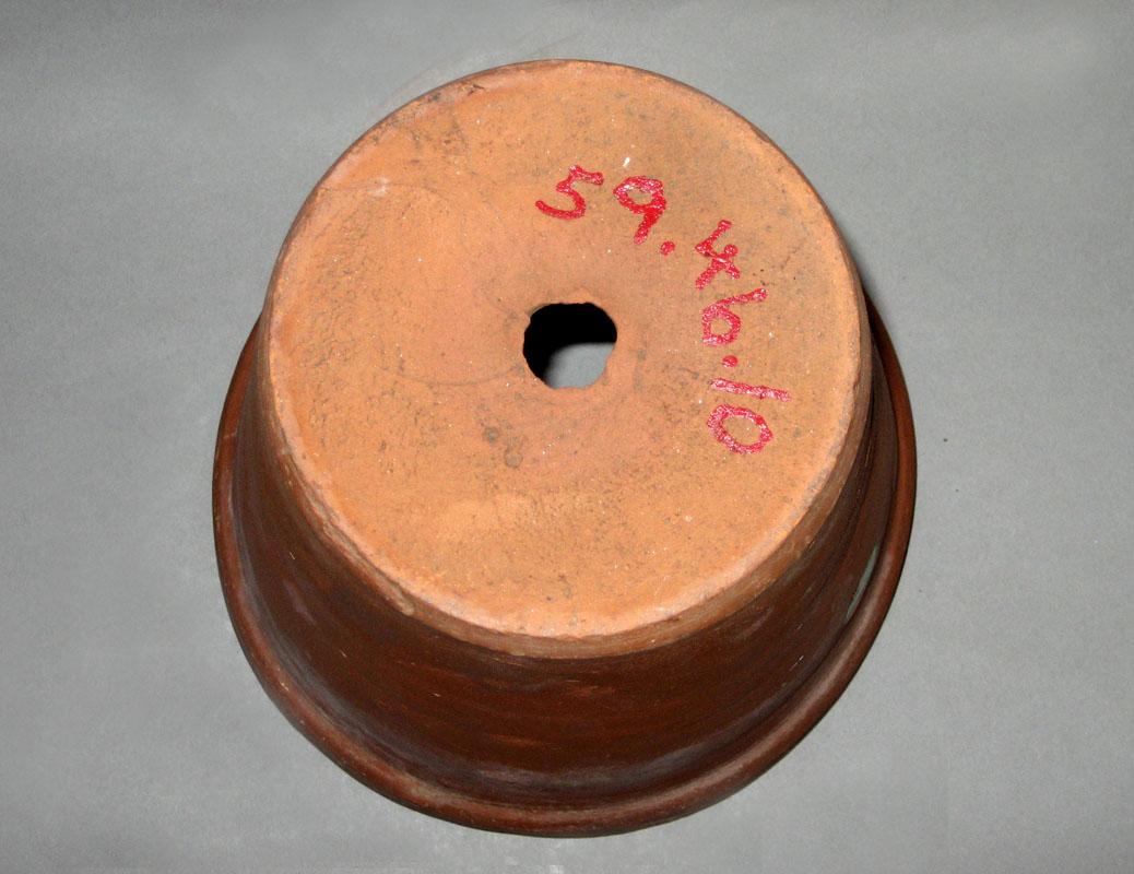 1959.0046.010 Flowerpot underside