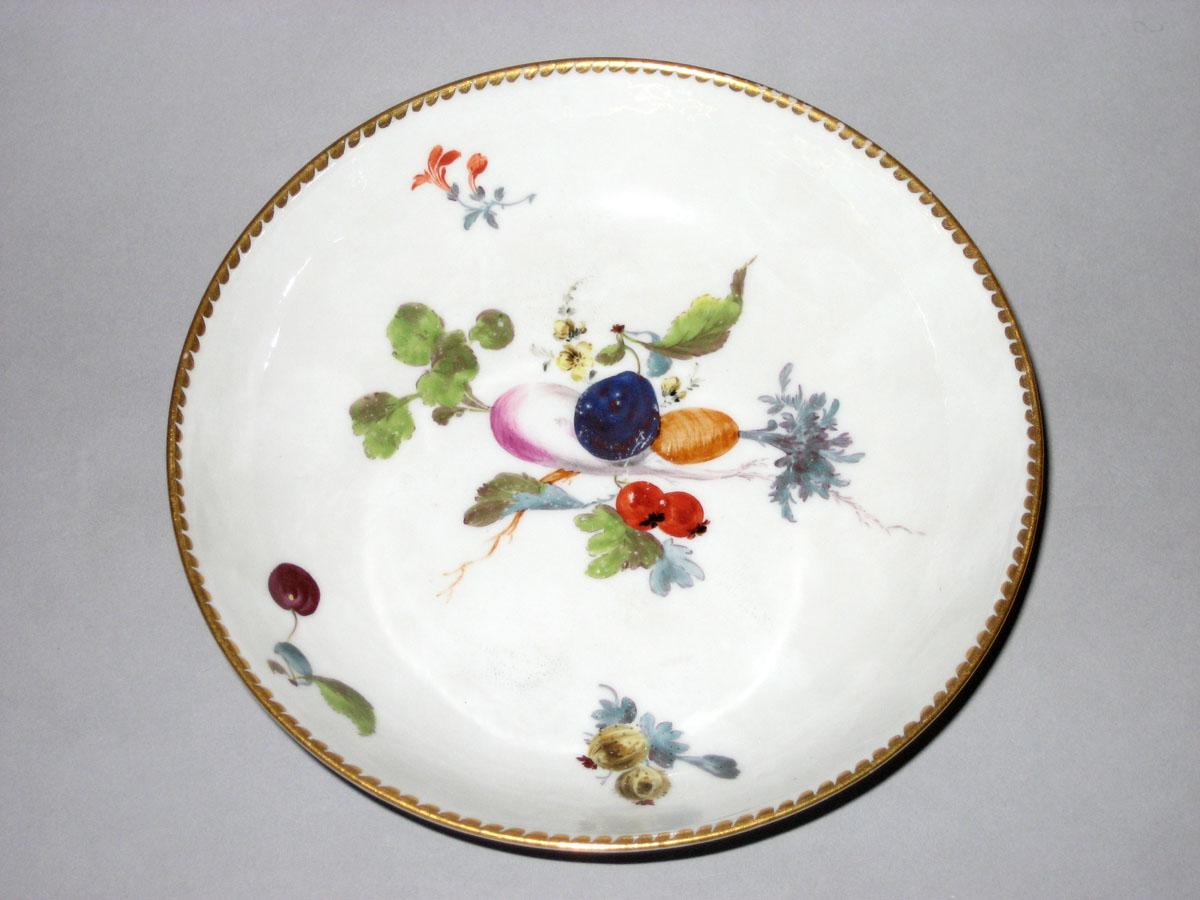 2001.0003.006.044 Saucer