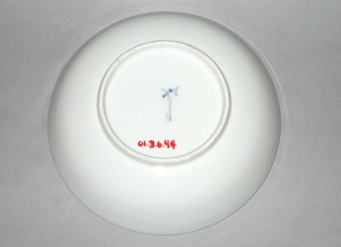 2001.0003.006.044 Saucer underside