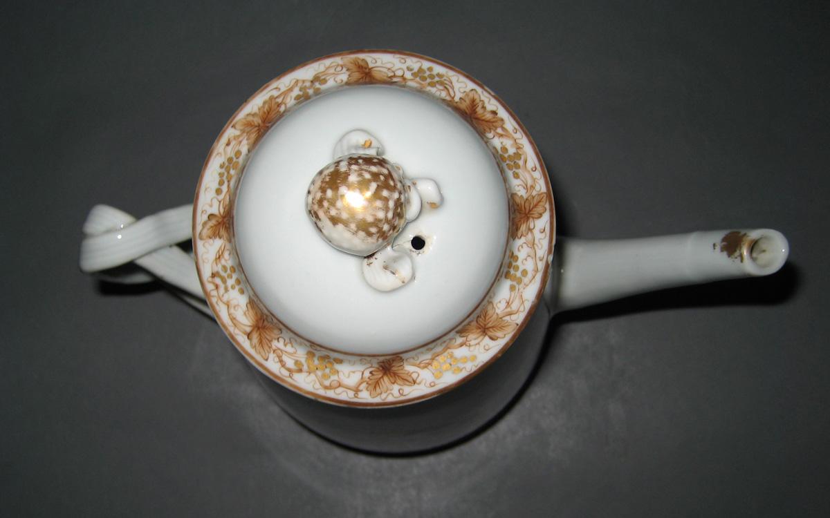 1959.0085.017 A, B Coffee pot top view