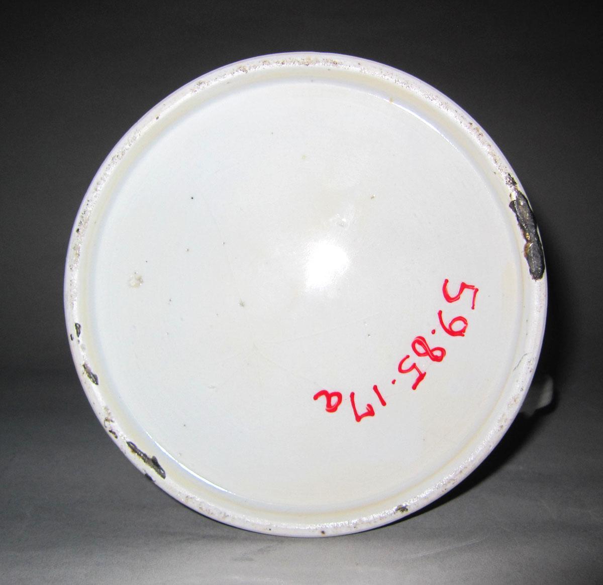 1959.0085.017 A Porcelain coffee pot underside
