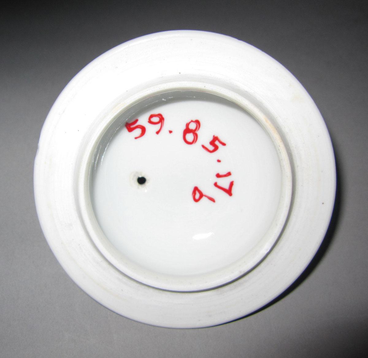1959.0085.017 B Porcelain coffee pot cover underside