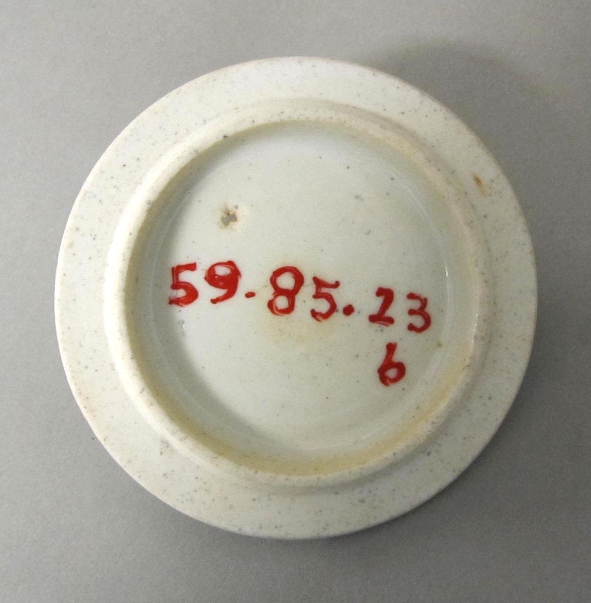 1959.0085.023 B Porcelain teapot underside