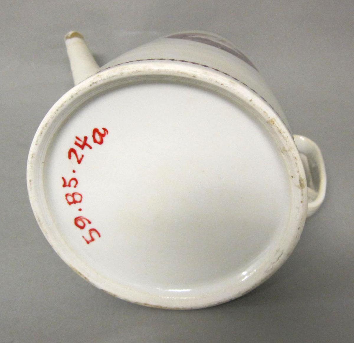 1959.0085.024 A Porcelain coffee pot underside