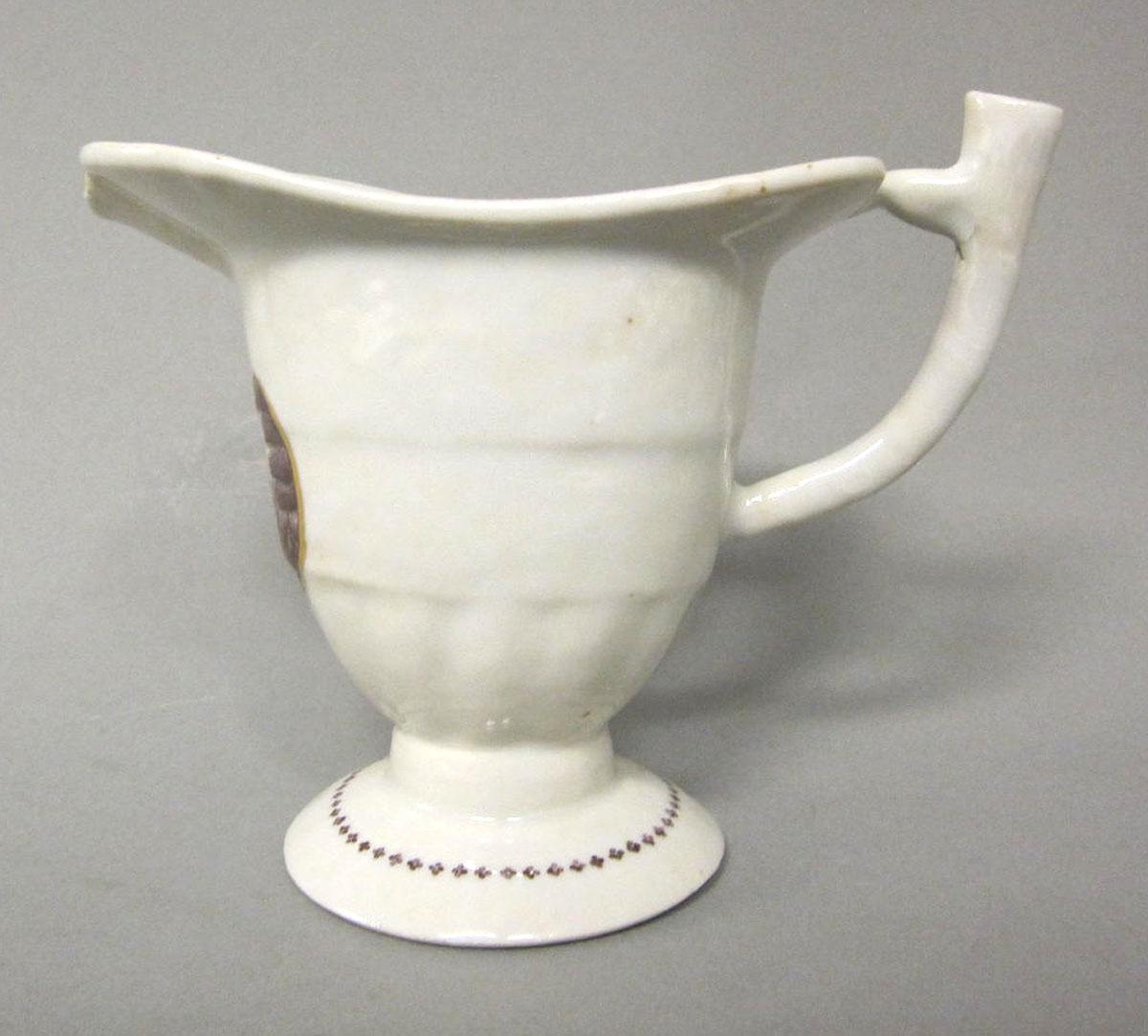 1959.0085.025 Porcelain cream pot