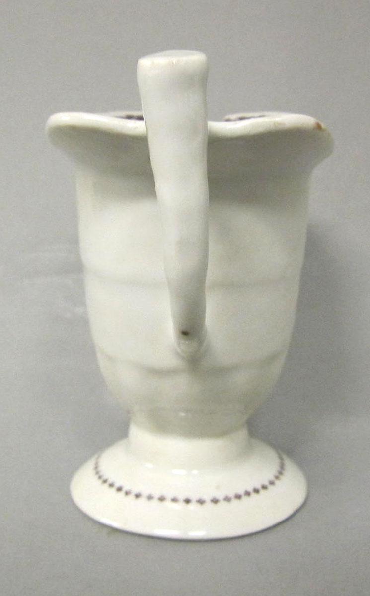 1959.0085.025 Porcelain cream pot handle