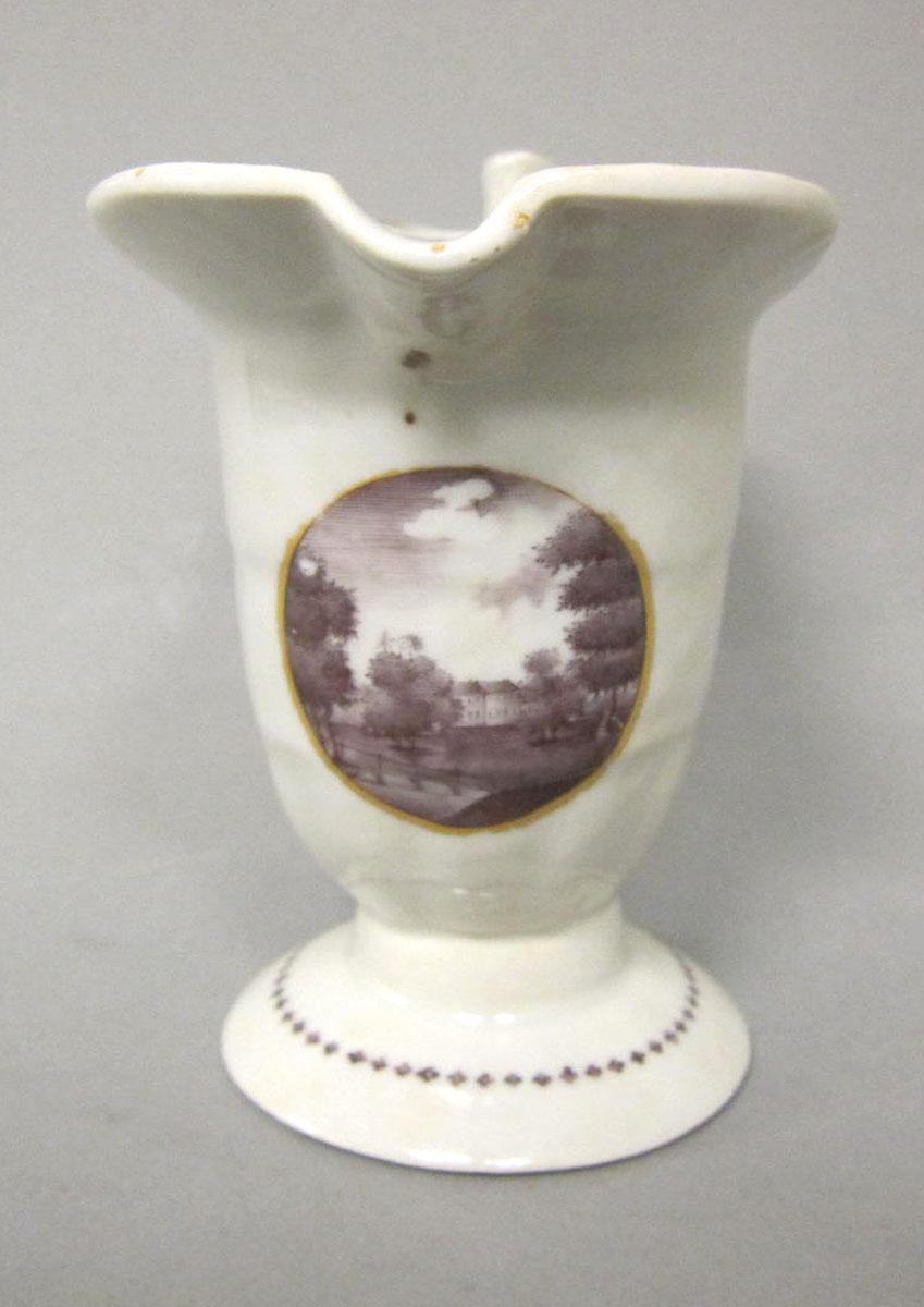 1959.0085.025 Porcelain cream pot medallion