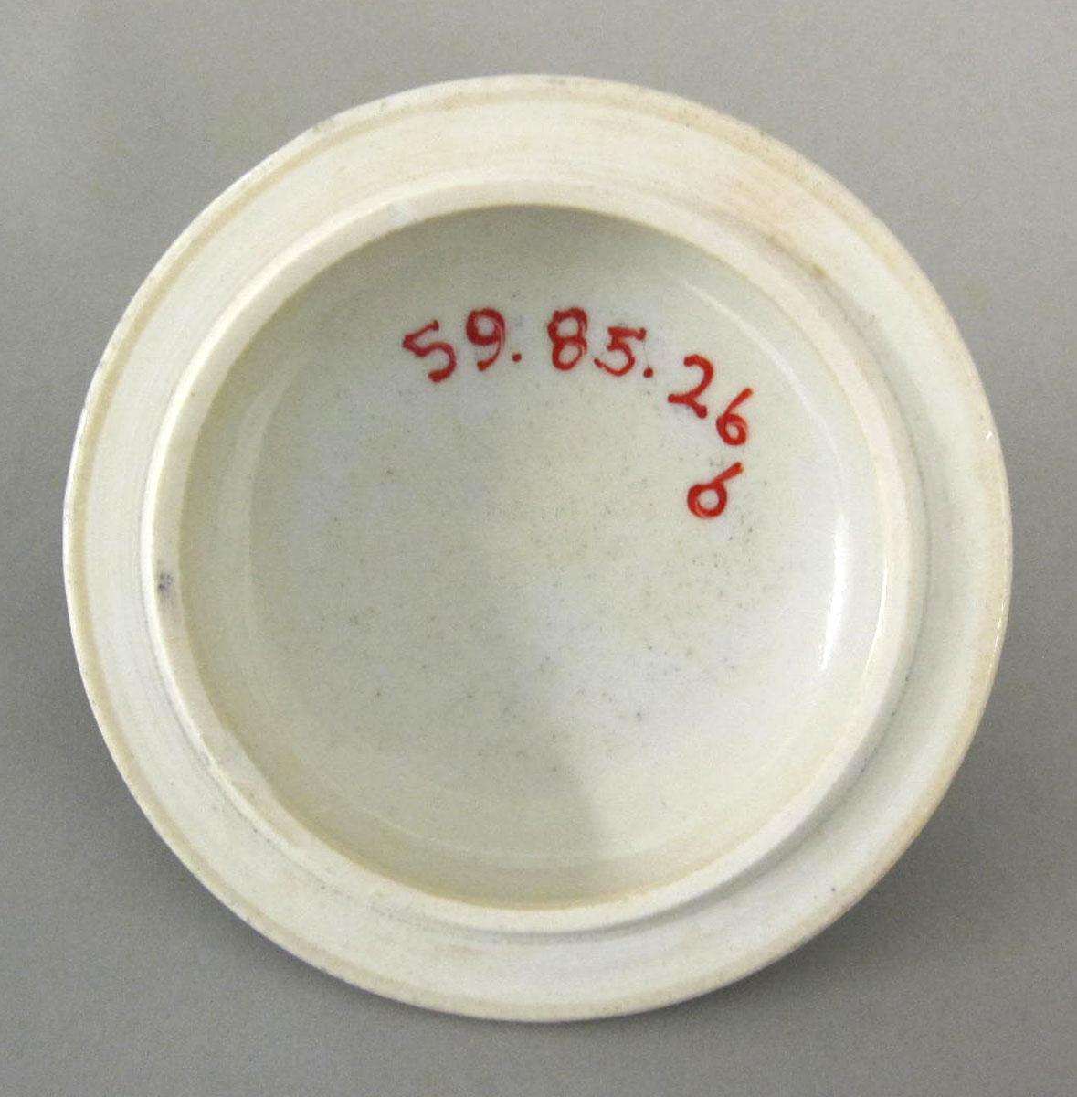 1959.0085.026 B Porcelain sugar bowl underside