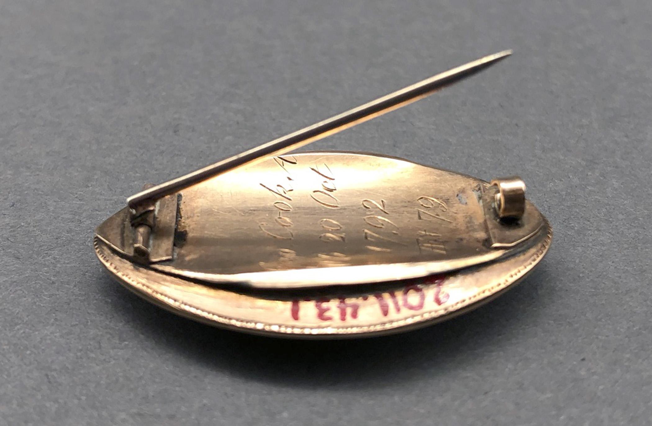 2011.0043.001 Brooch, Mourning brooch or pin, view5 Reverse side view