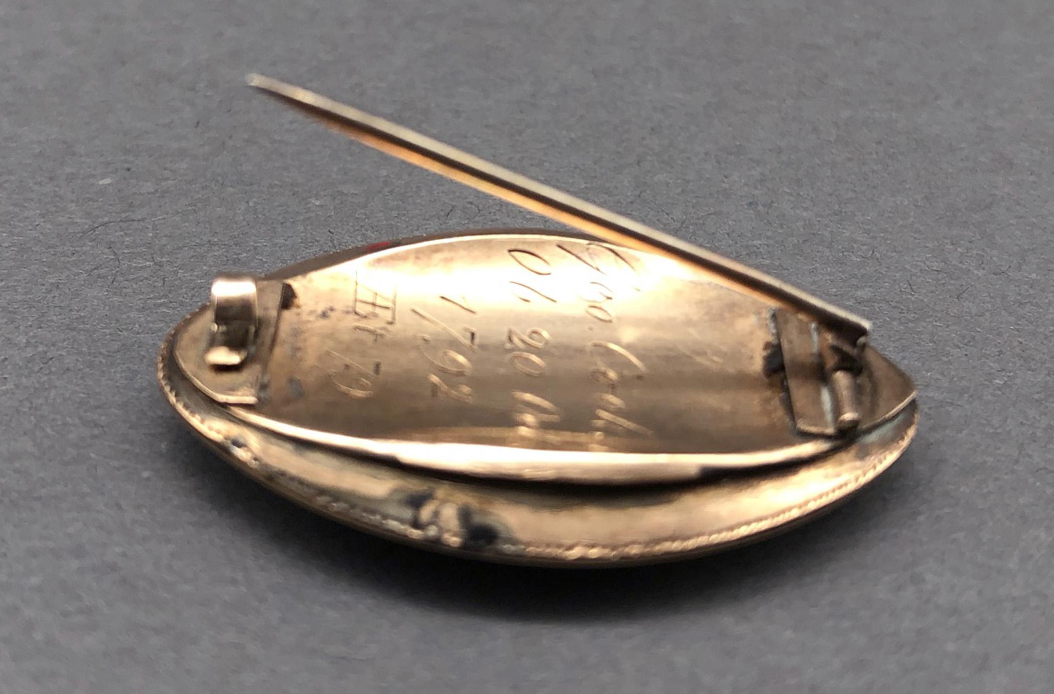 2011.0043.001 Brooch, Mourning brooch or pin, view6 Reverse sideview