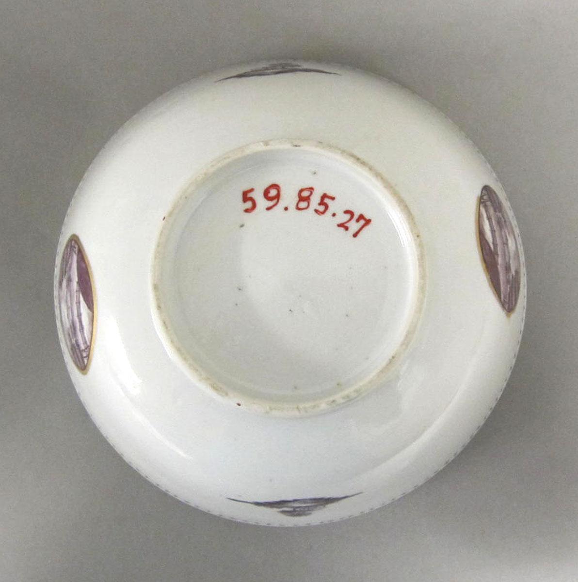 1959.0085.027 Porcelain bowl underside