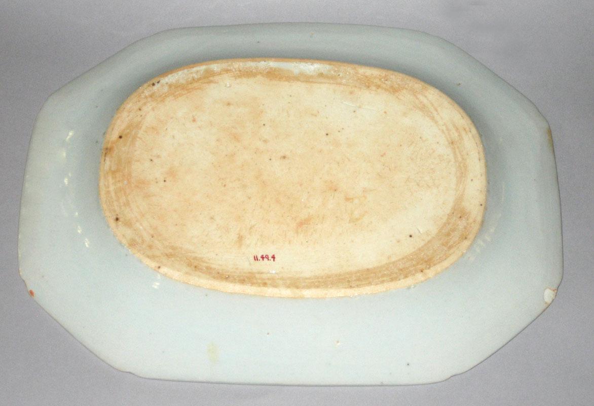 2011.0049.004 Dish or platter underside