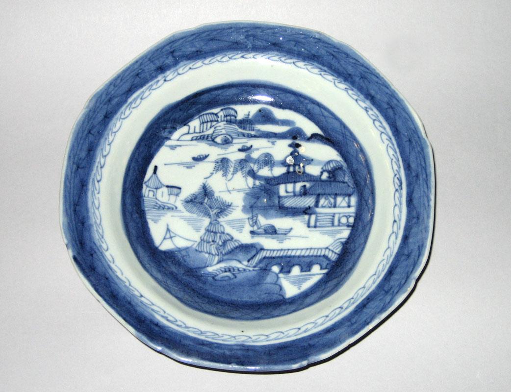 2011.0049.010 Plate or bowl