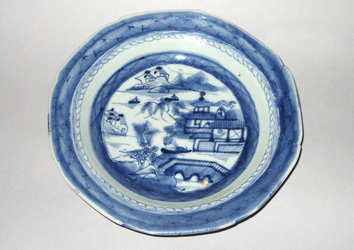 2011.0049.011 Plate or bowl