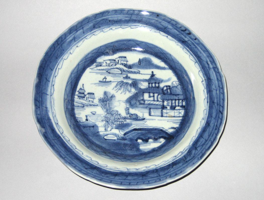 2011.0049.012 Plate or bowl