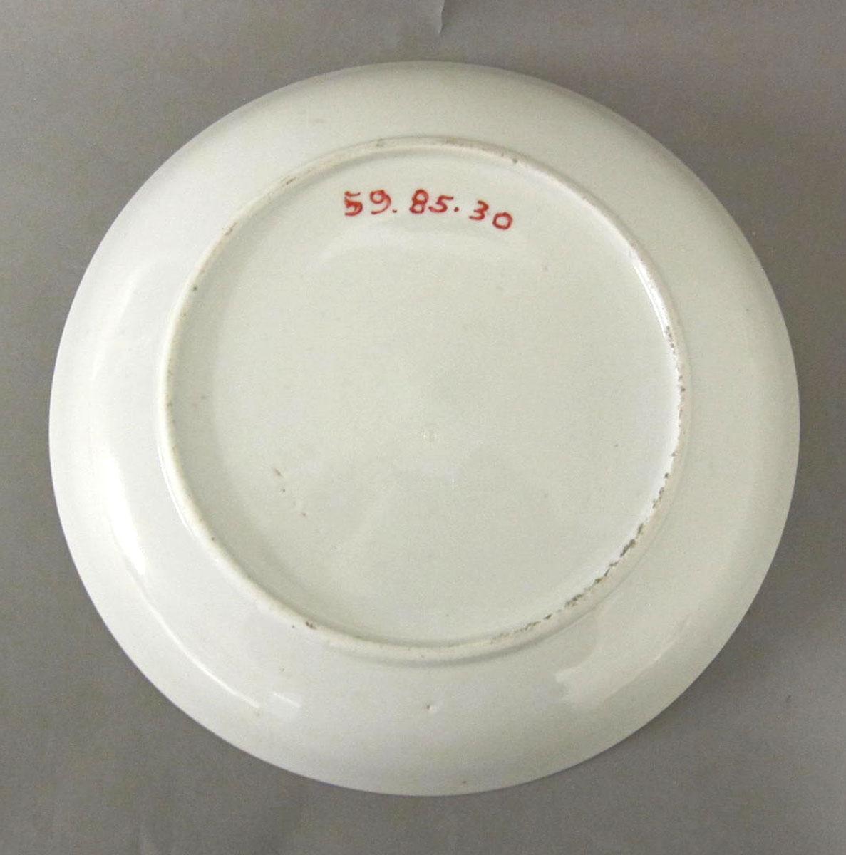 1959.0085.030 Porcelain dish underside