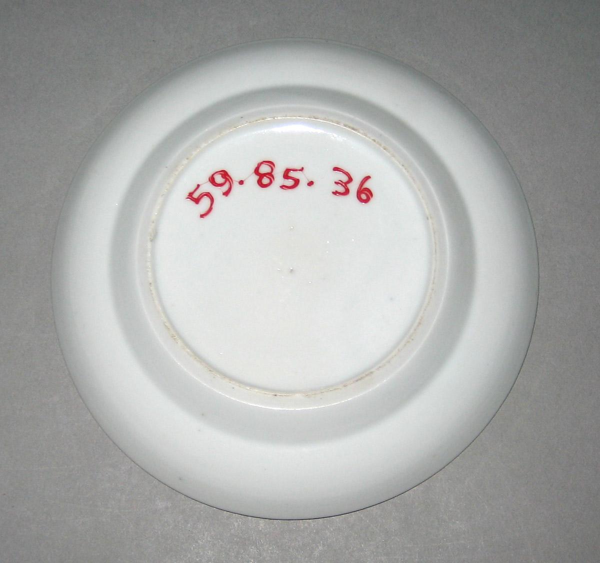 1959.0085.036 Porcelain Saucer underside