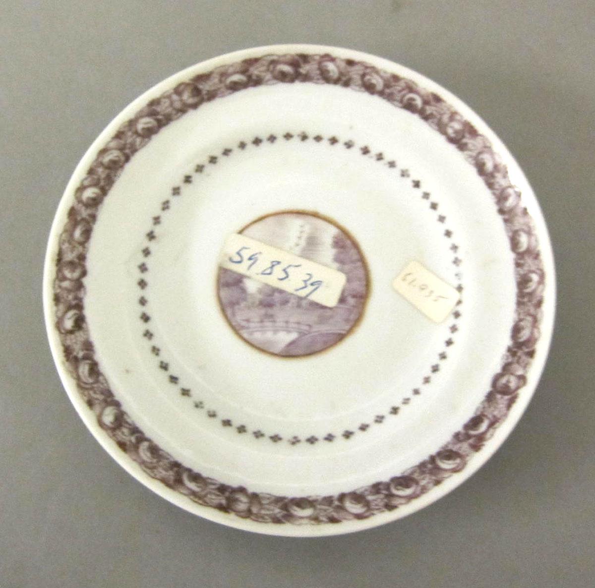 1959.0085.038 Porcelain saucer