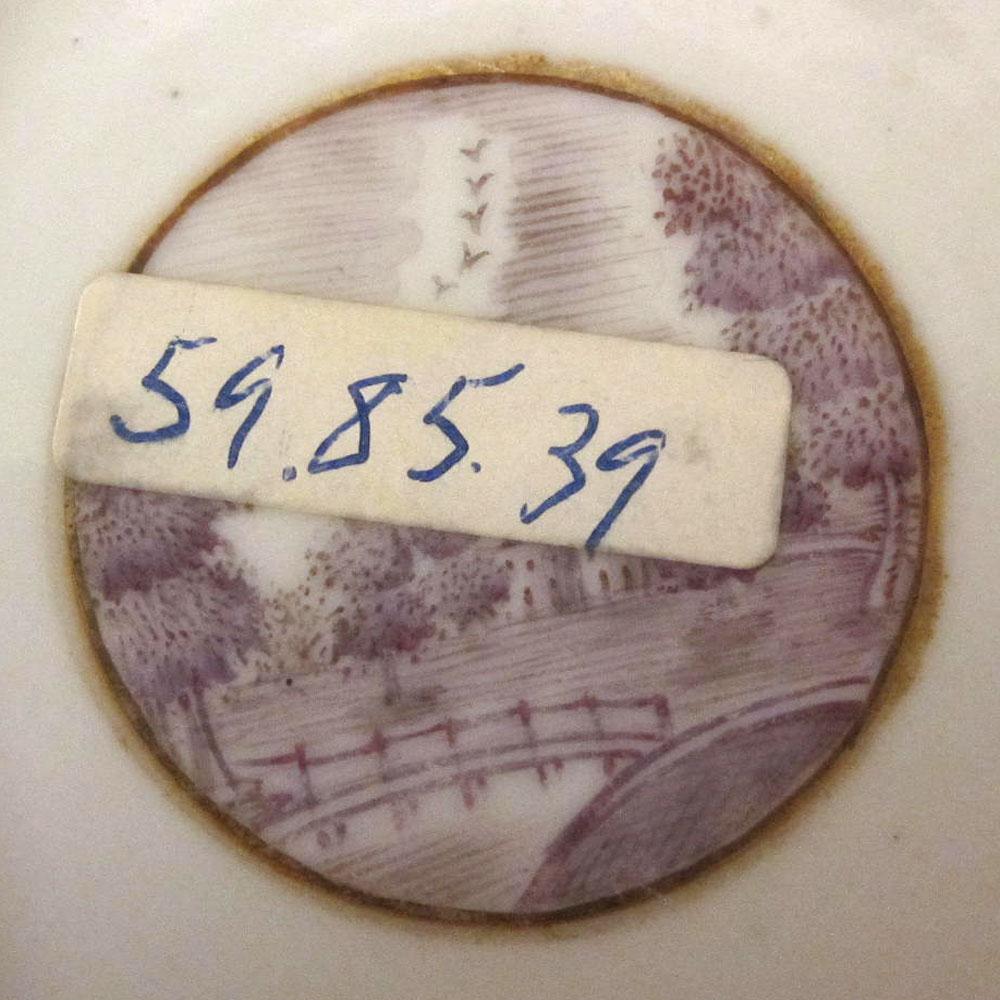 1959.0085.038 Porcelain saucer detail retake