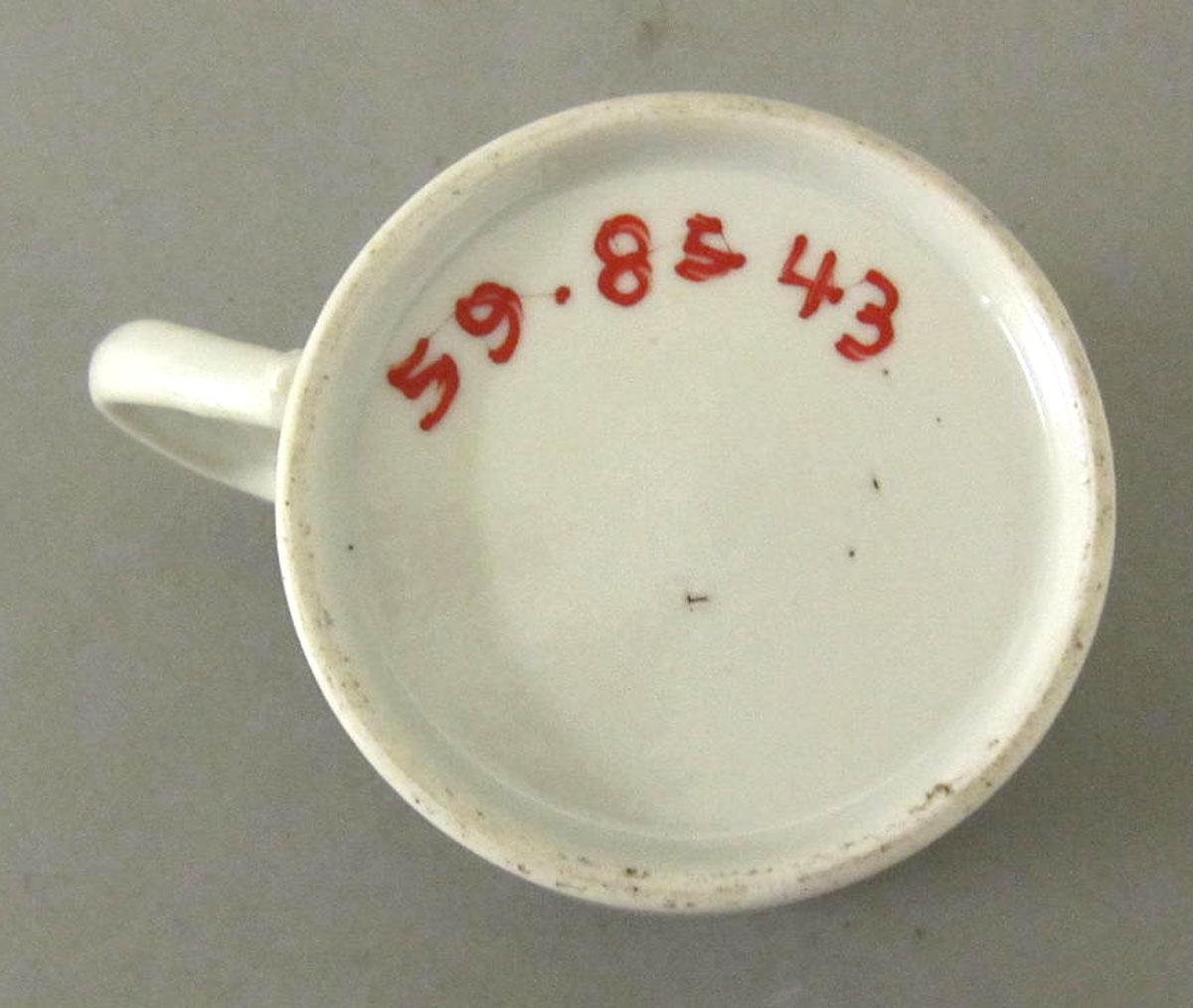 1959.0085.043 Porcelain coffee cup underside