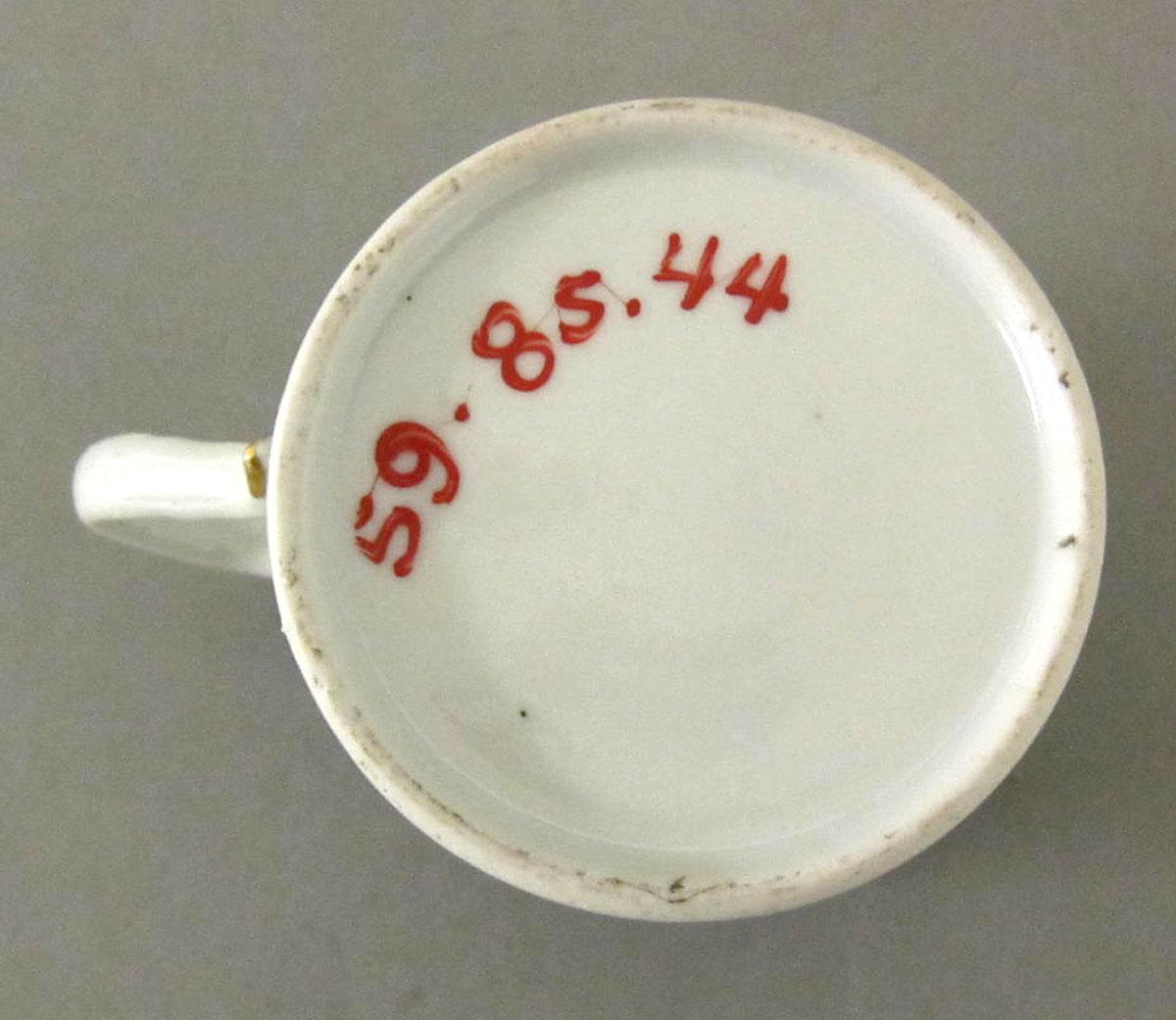 1959.0085.044 Porcelain coffee cup underside