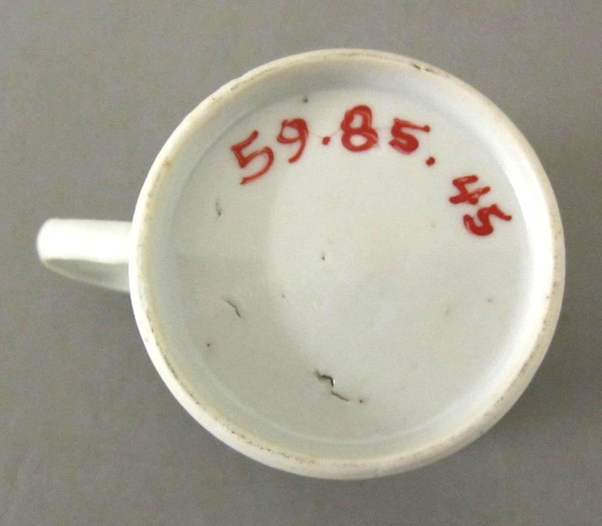 1959.0085.045 Porcelain coffee cup underside