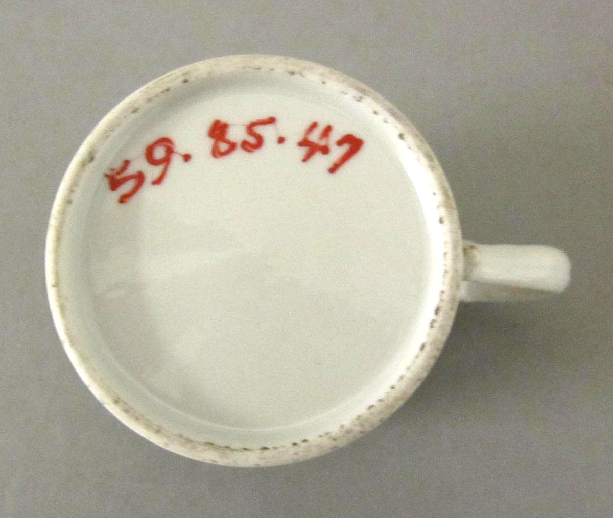 1959.0085.047 Porcelain coffee cup underside