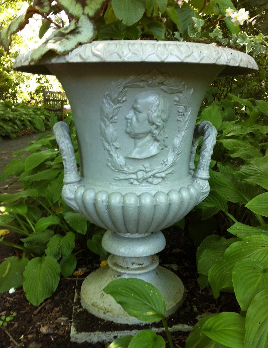 1969.8658.002 urn