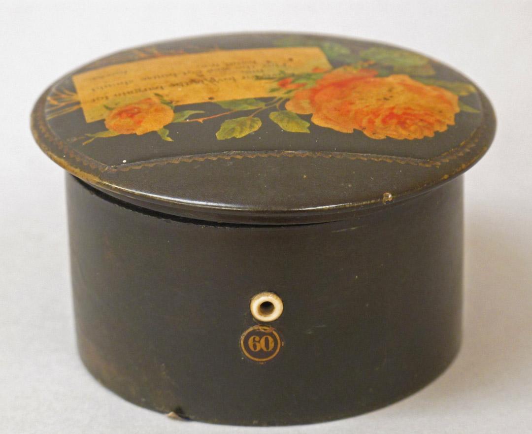 2011.0051.003 A, B side, Tool (for sewing), Thread holder