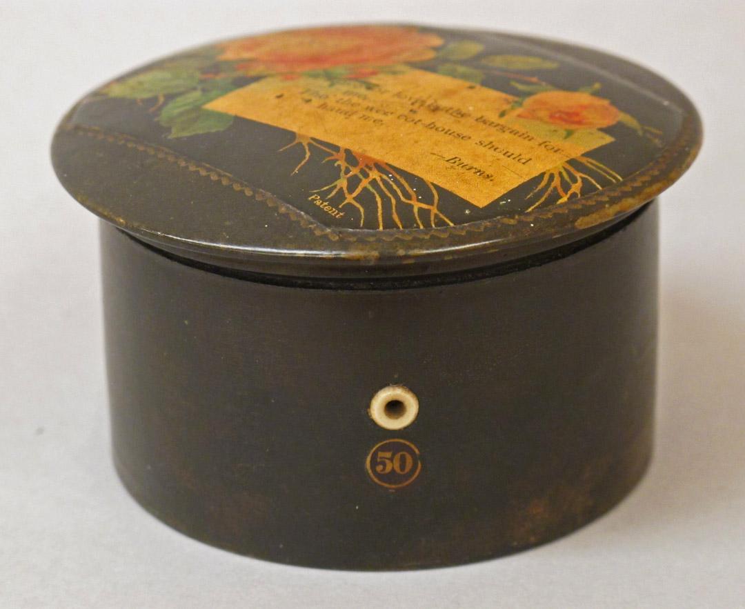 2011.0051.003 A, B side 2, Tool (for sewing), Thread holder