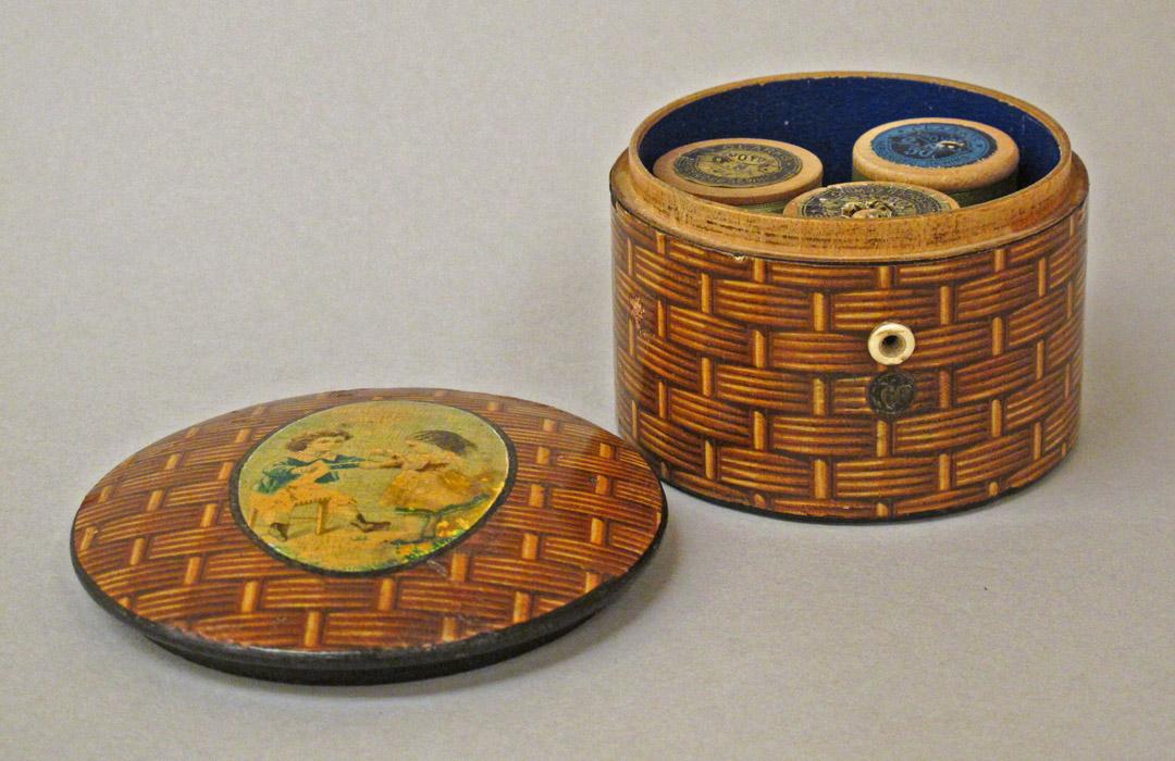 2011.0051.005 A,B overall 1, Tool (for sewing), Thread holder