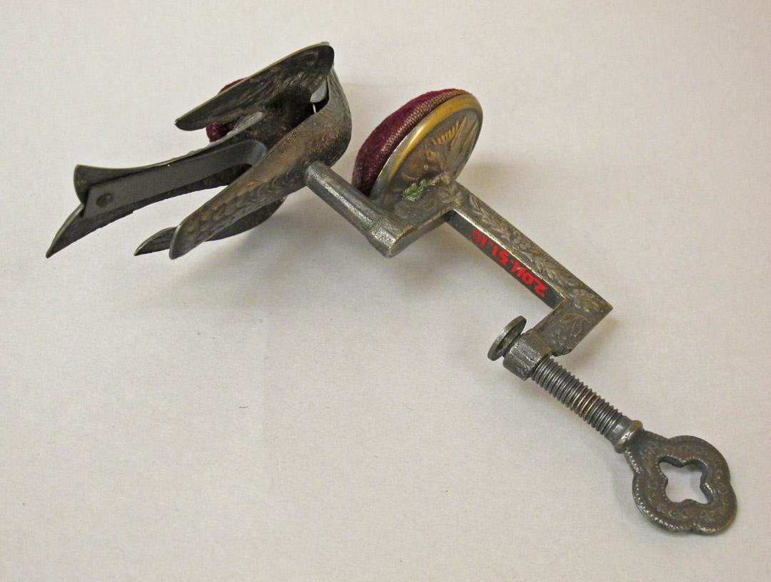 2011.0051.010 back, Tool (for sewing), Clamp