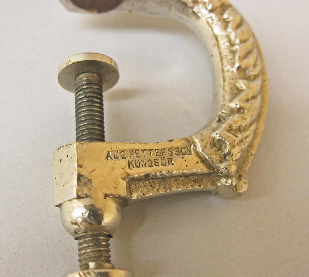 2011.0051.011 mark, Tool (for sewing), Clamp