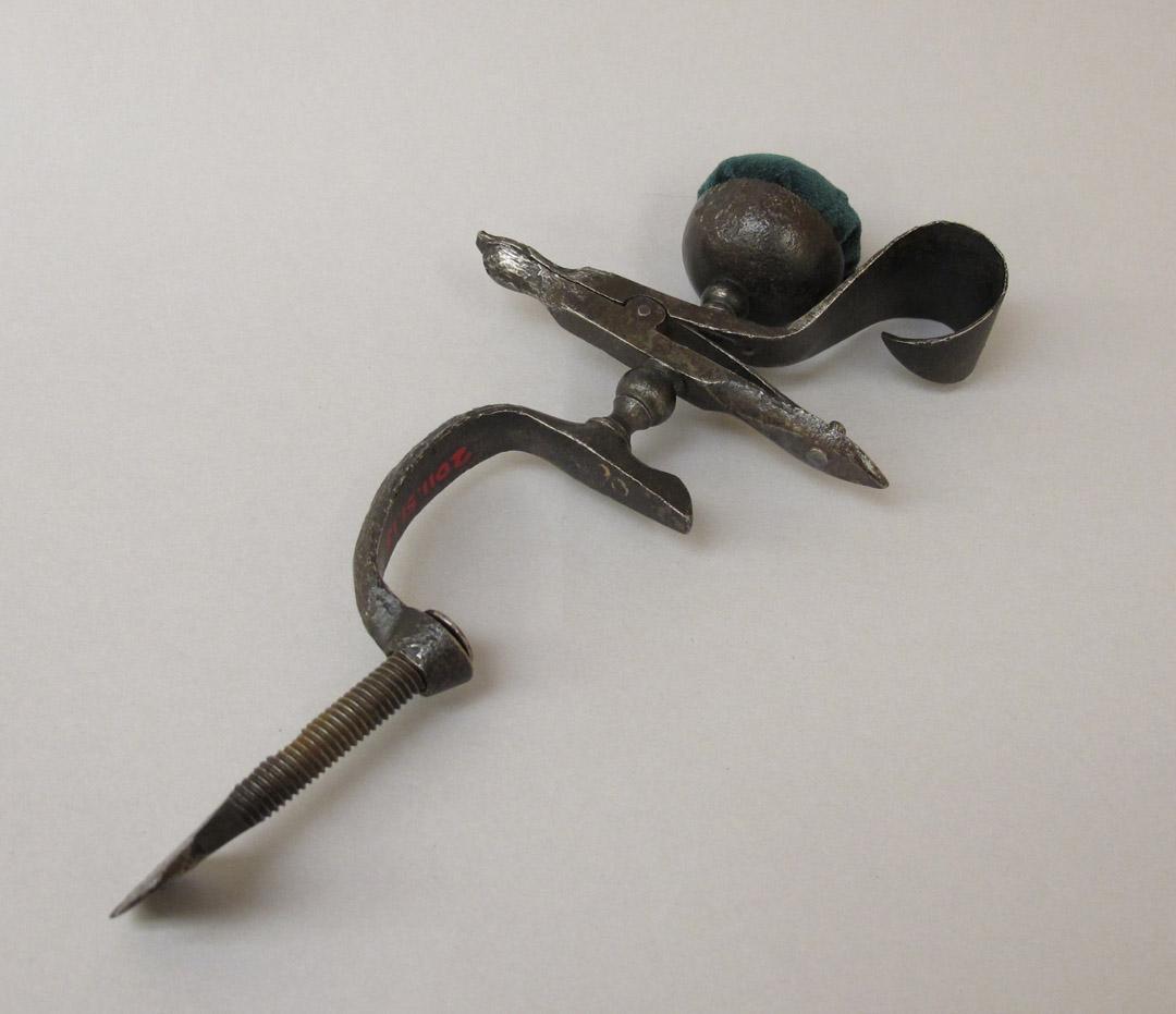 2011.0051.0013 above, Tool (for sewing), Clamp