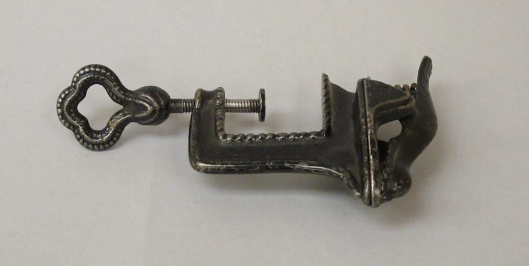 2011.0051.014, Tool (for sewing), Clamp
