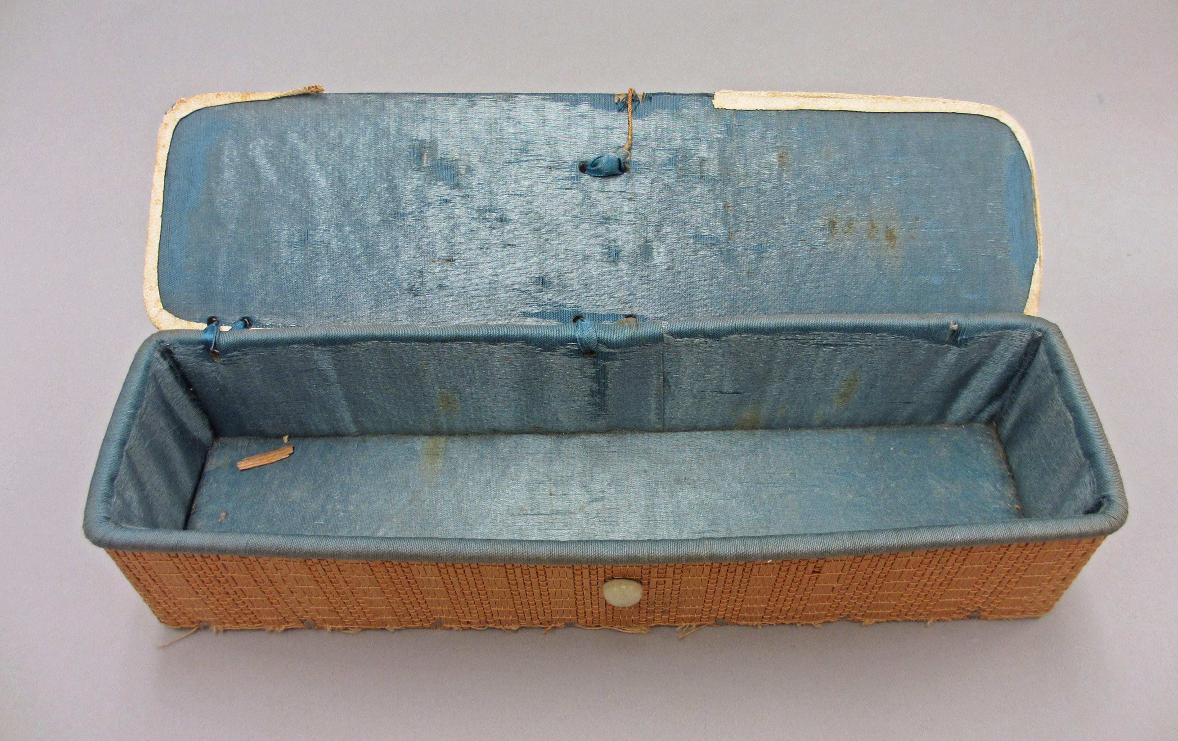 2011.0051.023 Tool (for sewing), Basket, interior