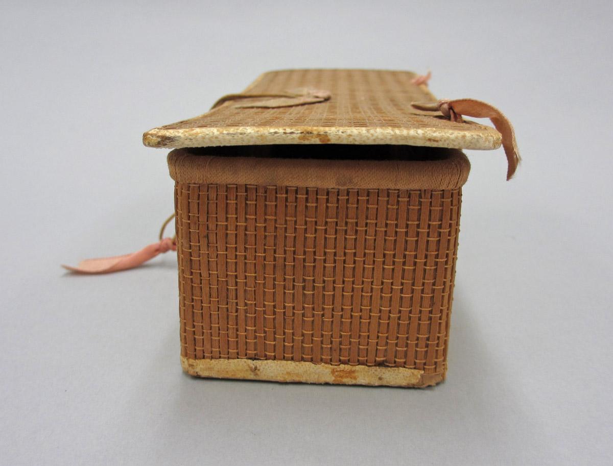 2011.0051.024 Tool (for sewing), Basket, side