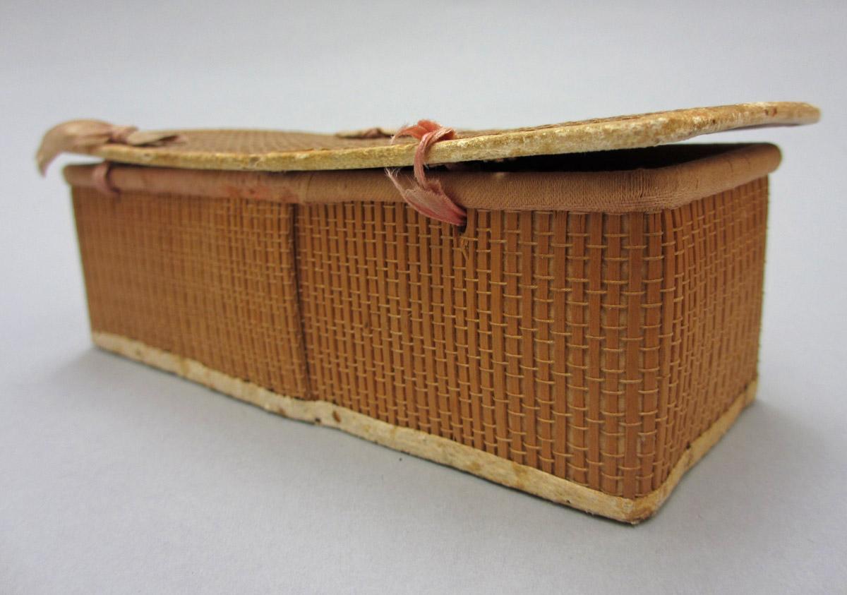 2011.0051.024 Tool (for sewing), Basket, back 3
