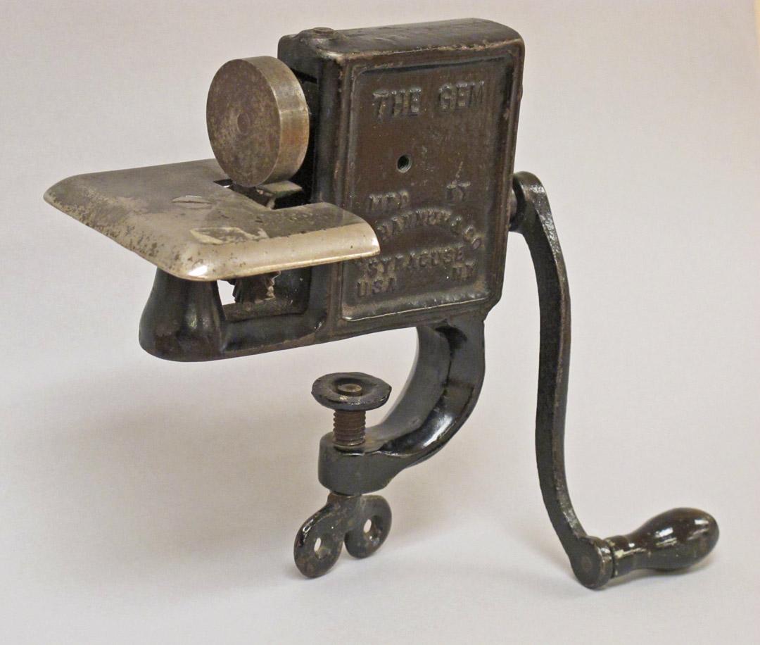 2011.0051.025 Tool (for sewing), Pinking machine