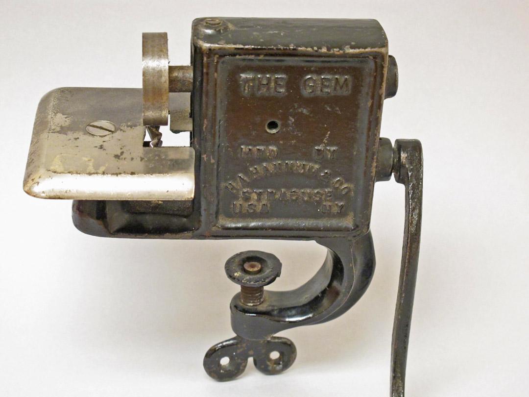 2011.0051.025 mark 1, Tool (for sewing), Pinking machine