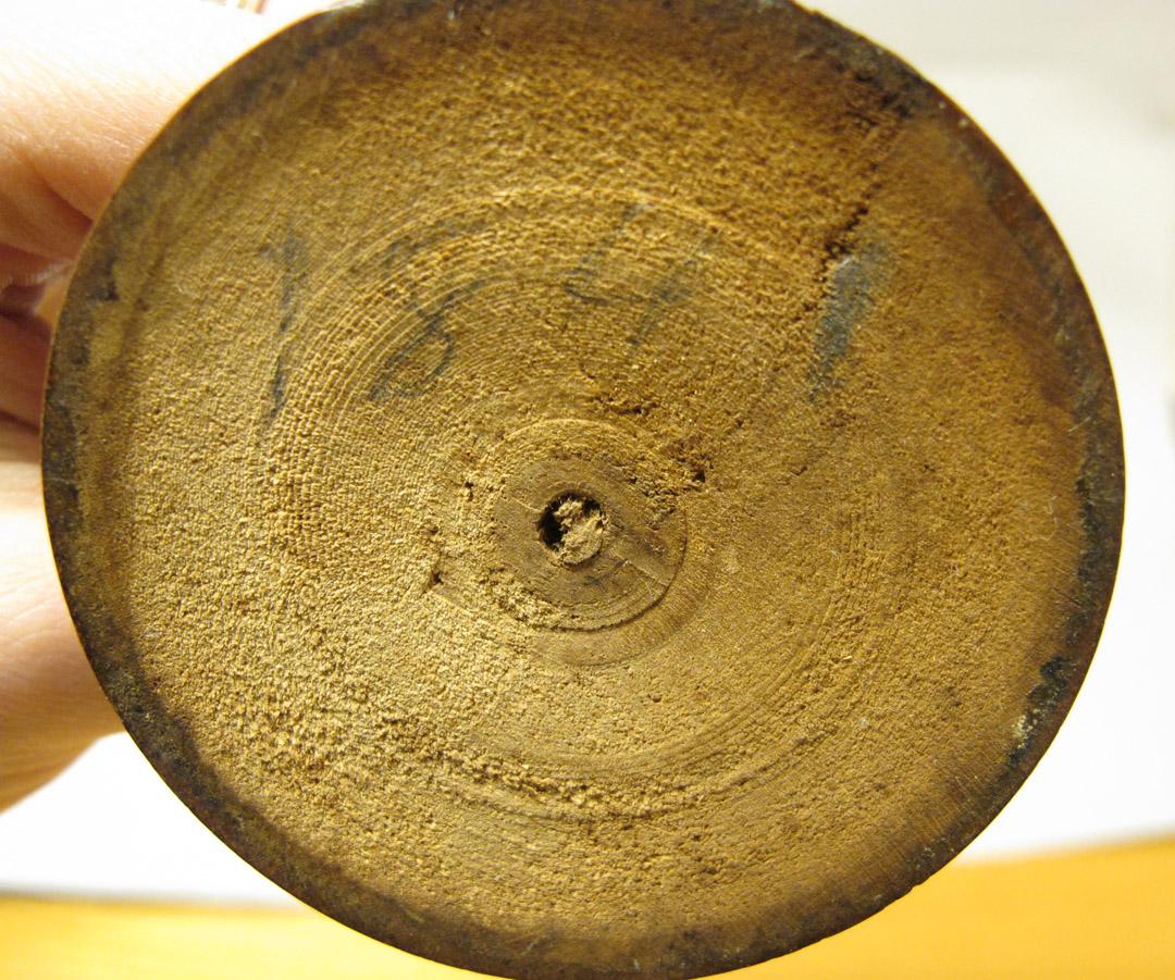 2011.0051.029 A,B underside, Tool (for sewing), Thread holder