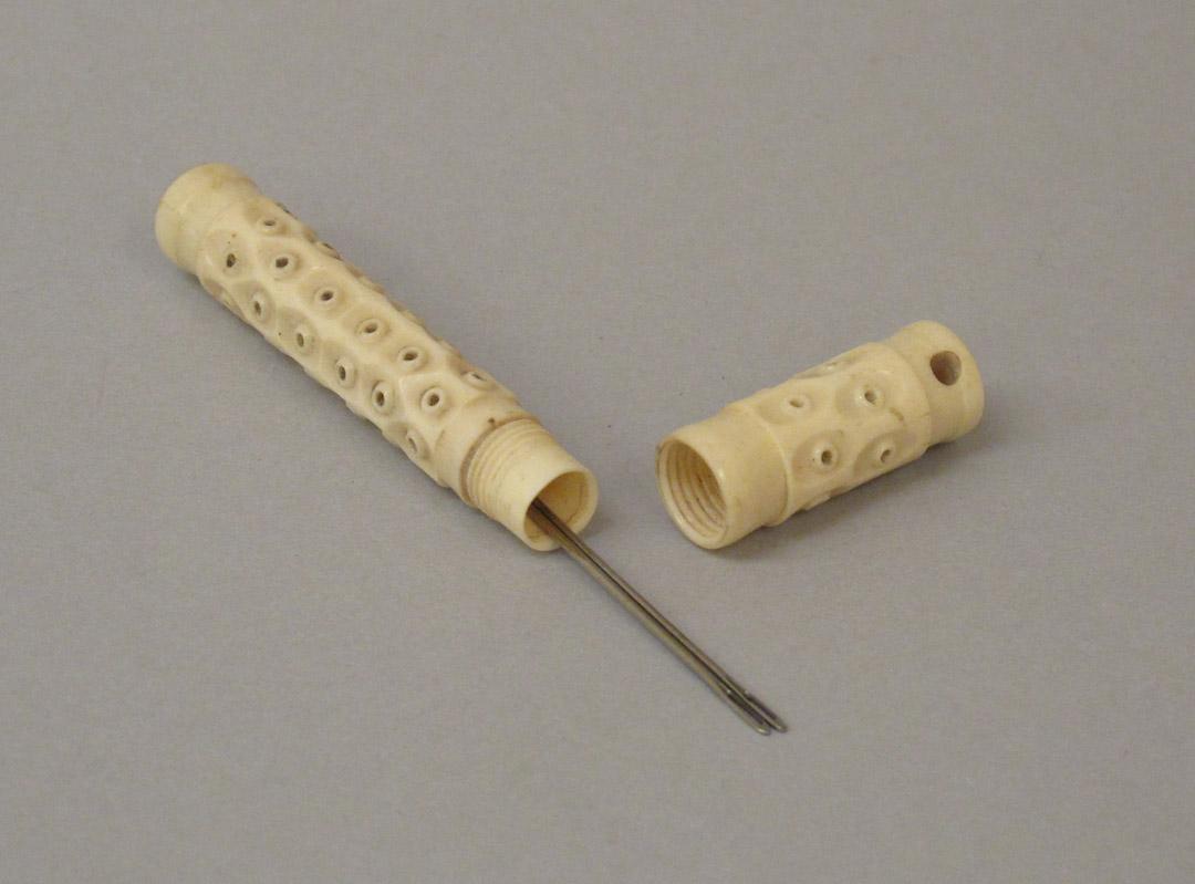 2011.0051.040 A, B, Tool (for sewing), Needle case