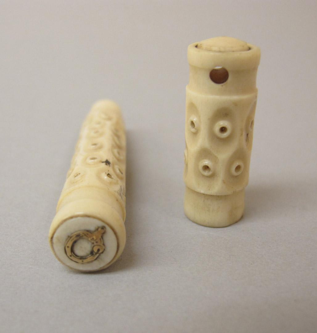 2011.0051.040 A, B overall, Tool (for sewing), Needle case