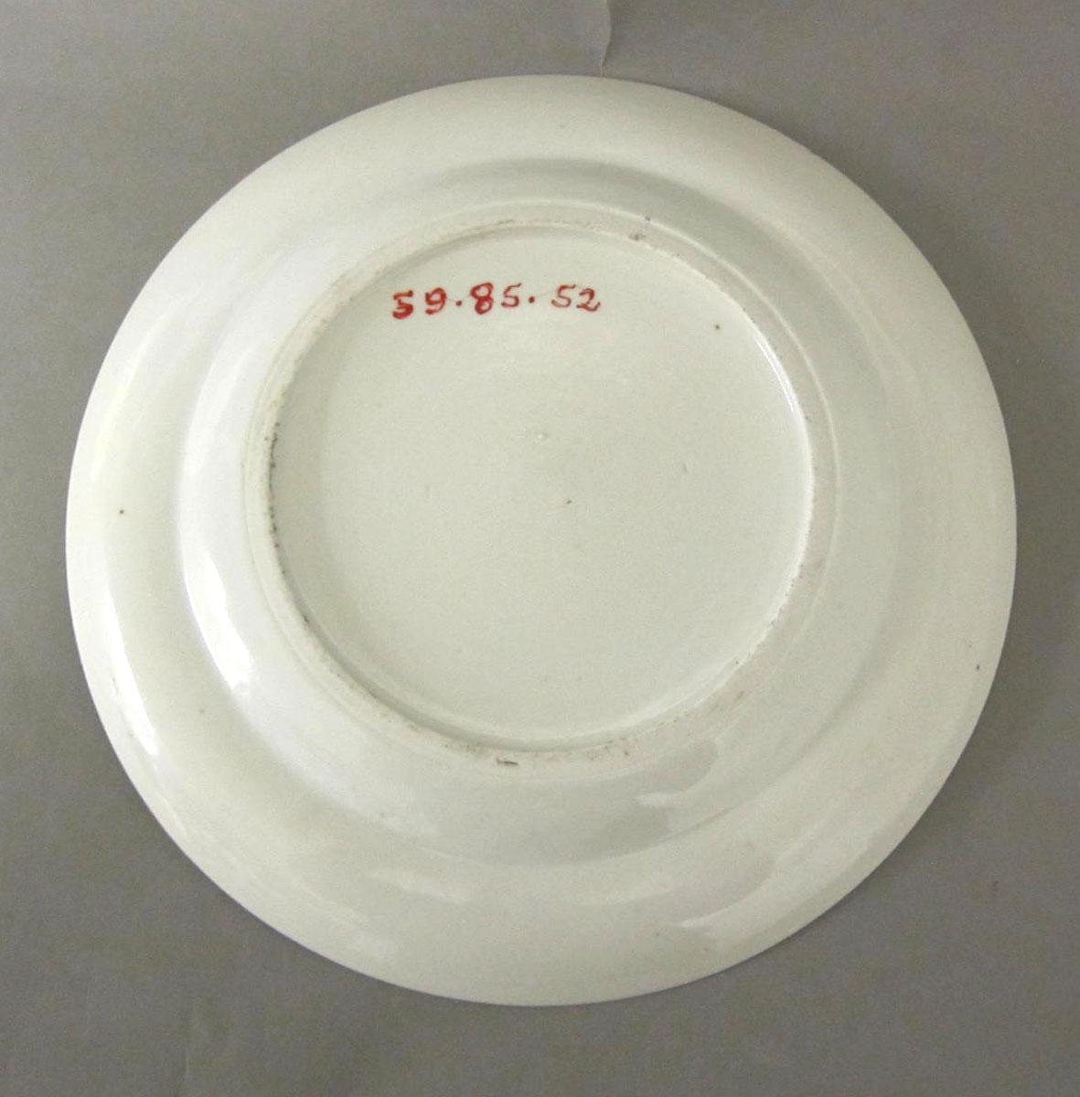 1959.0085.052 Porcelain plate underside