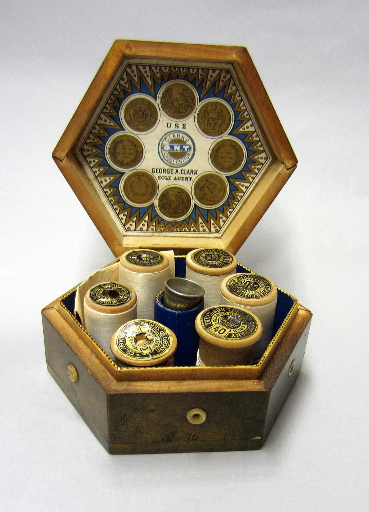 2011.0051.066 A-H Cotton box, Detail interior